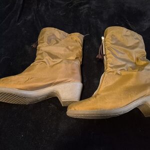 Cobbie Cuddlers Wide Width Nylon Winter Boots - 9W